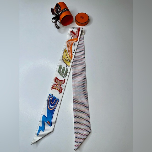 Nwt Hermes twilly Chevaloscope Pointier Embroidery Silk White/Rose/Vert - Picture 2 of 11